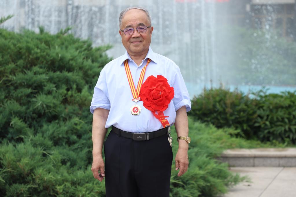 校老科协常务理事 李英俊